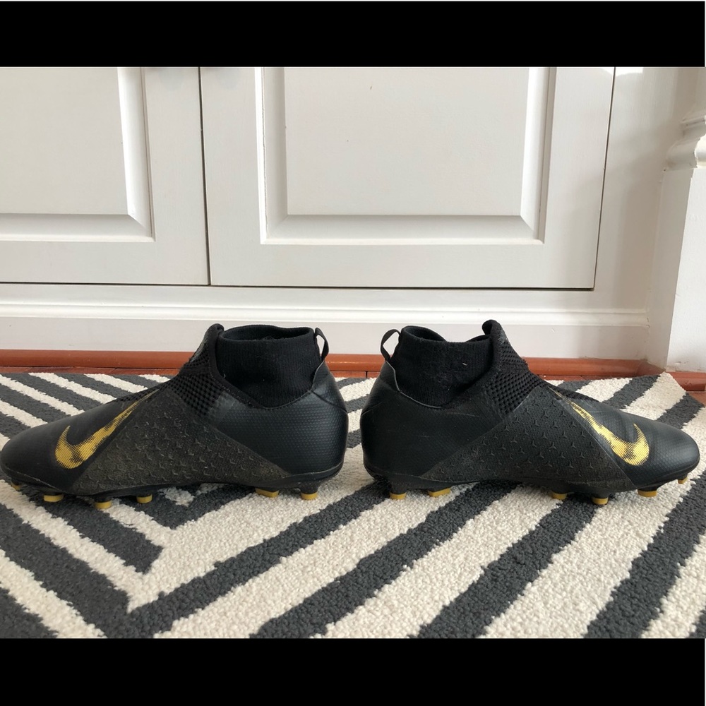 ⛔️SOLD⛔️ Boy’s Nike Phantom Soccer Cleats ⚽️ 🏆 - Picture 5 of 8